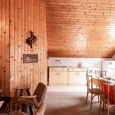Tatil Evi Csendes Vendeghaz Balatonfoeldvaron *