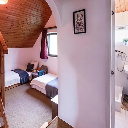Csendes Vendeghaz Balatonfoeldvaron Tatil Evi