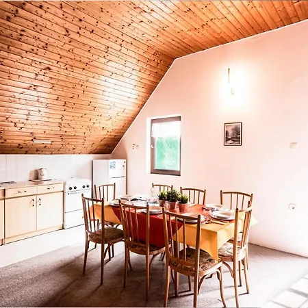 Csendes Vendeghaz Balatonfoeldvaron Tatil Evi Balatonföldvár