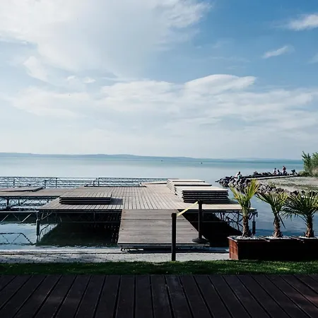 Csendes Vendeghaz Balatonfoeldvaron * Balatonföldvár