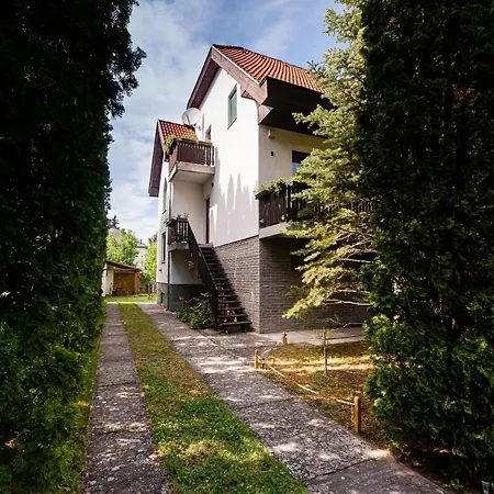 Csendes Vendeghaz Balatonfoeldvaron Tatil Evi Balatonföldvár
